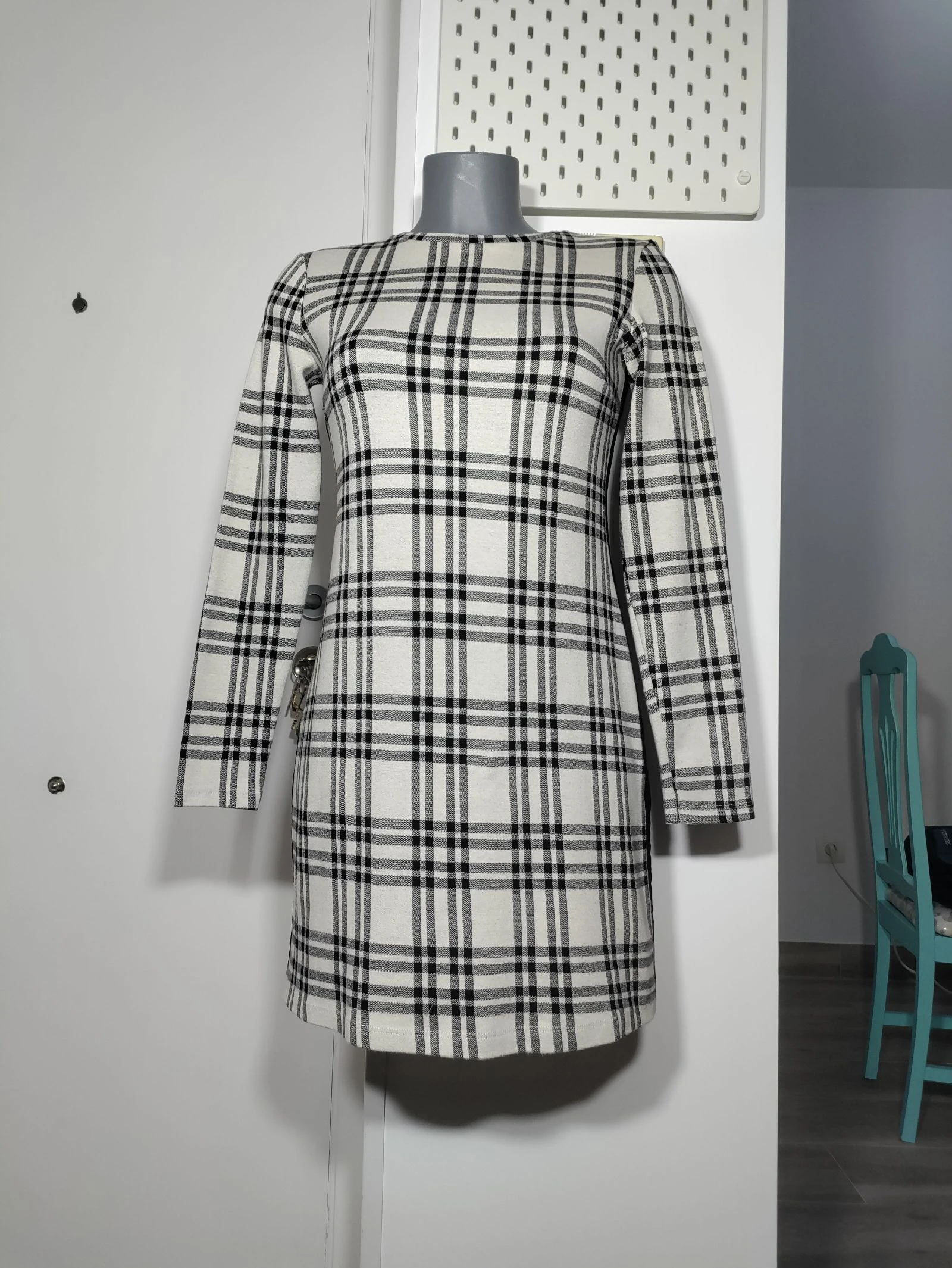 Vestido cuadros blanco y negro Bershka manga larga – Talla S